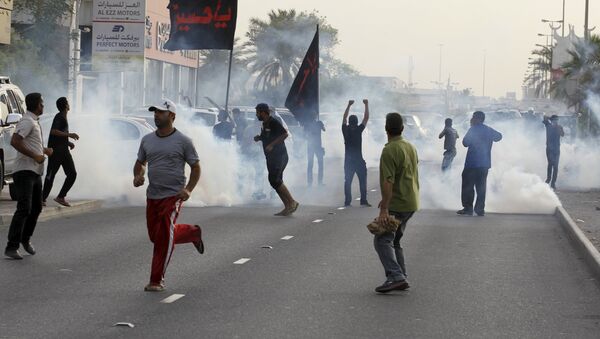 Manifestantes da oposição em Bahrein - Sputnik Brasil