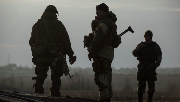 Soldados ucranianos na vila de Shirokino, perto de Mariupol - Sputnik Brasil