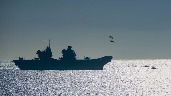 Navio HMS Queen Elizabeth, o maior navio de guerra já construído para a Marinha Real britânica, chega ao território britânico de Gibraltar, 9 de fevereiro de 2018 - Sputnik Brasil