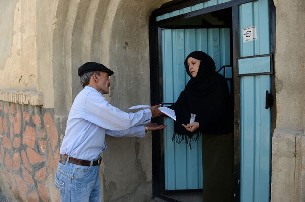 O carteiro Mohammed Rahim sabe como encontrar o destino das cartas dentre as ruas sem nome e casas sem número de Cabul, no Afeganistão - Sputnik Brasil