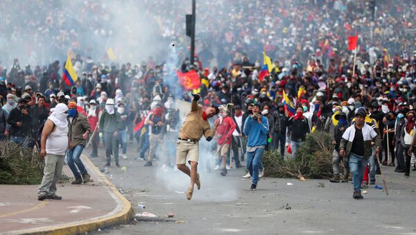 Protestos no Equador contra as medidas de austeridade adotadas pelo governo de Lenín Moreno  - Sputnik Brasil