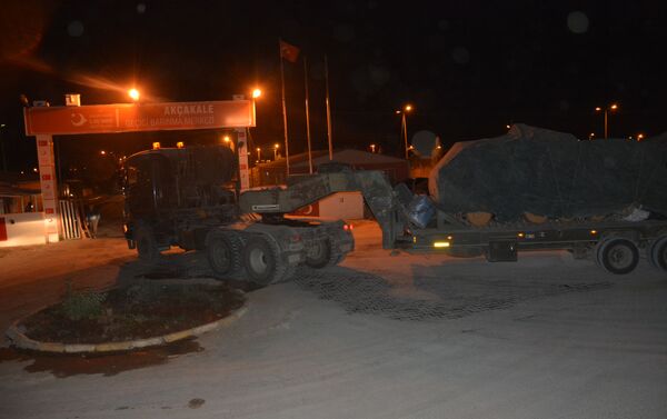 Veículos militares turcos perto da fronteira com Síria - Sputnik Brasil
