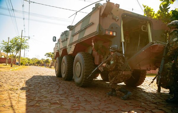As tropas treinaram uma ação de retomada e ocupação da Usina de Itaipu. - Sputnik Brasil
