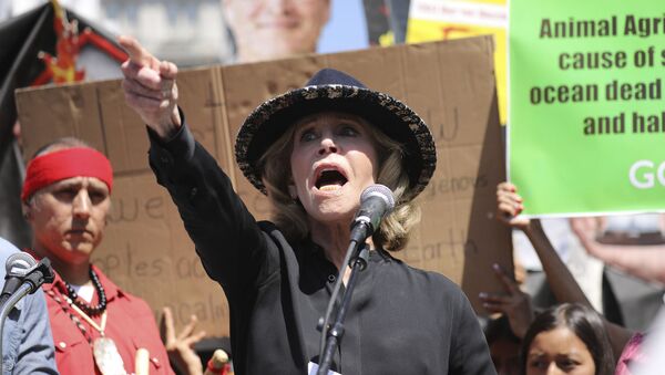 Atriz e ativista Jane Fonda durante protesto global contra o clima em 19 de setembro - Sputnik Brasil