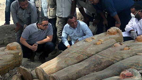 Antigos sarcófagos de madeira encontrados em Luxor - Sputnik Brasil