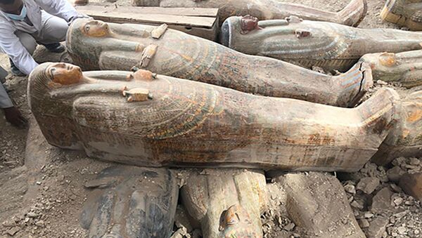 Antigos sarcófagos de madeira encontrados em Luxor - Sputnik Brasil