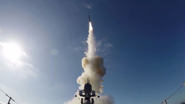 Lançamento de míssil de cruzeiro Kalibr durante os exercícios militares de grande escala Grom (Trovão) 2019, na Rússia (imagem referencial) - Sputnik Brasil