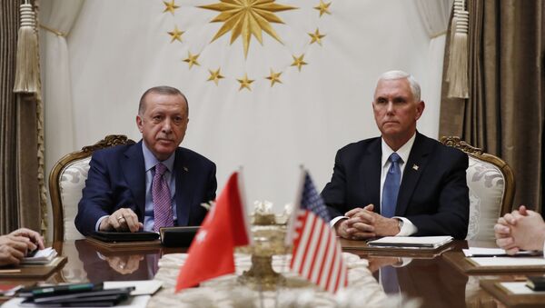 Recep Tayyip Erdogan e Mike Pence - Sputnik Brasil