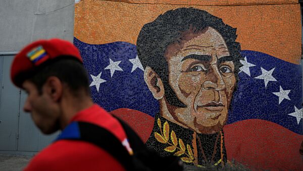 Retrato de Simón Bolívar na bandeira da Venezuela - Sputnik Brasil