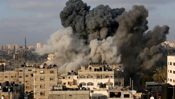 Aeronave israelense bombardeia prédio de Gaza, 9 de agosto de 2018 (foto de arquivo) - Sputnik Brasil