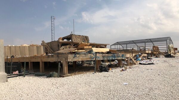 Estruturas de madeira e ferro abandonadas na base de coordenação aérea do Exército dos EUA, em Dadat, nos arredores de Manbij, nordeste da Síria - Sputnik Brasil