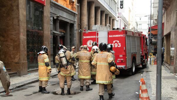Boate Quatro por Quatro tem novo foco de incêndio 3 dias depois de fogo matar 4 bombeiros, na cidade do Rio de Janeiro (imagem referencial) - Sputnik Brasil