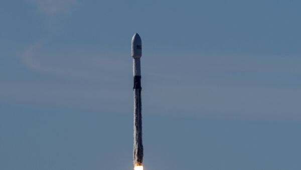 Força Aérea dos EUA lança o foguete Space X Falcon 9, dedicado a fazer testes no espaço sideral - Sputnik Brasil