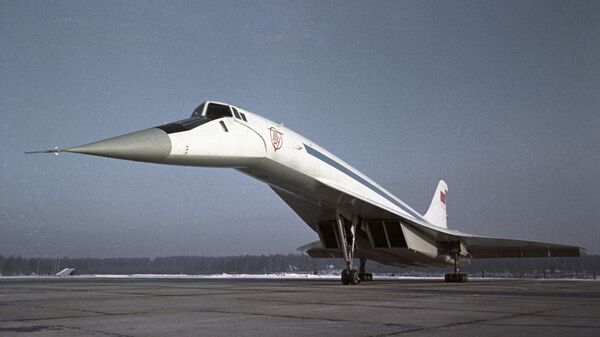 Avião supersônico de passageiros soviético Tu-144 - Sputnik Brasil