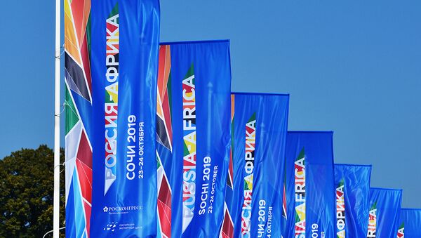 Bandeiras do Fórum Econômico Rússia-África na cidade de Sochi - Sputnik Brasil