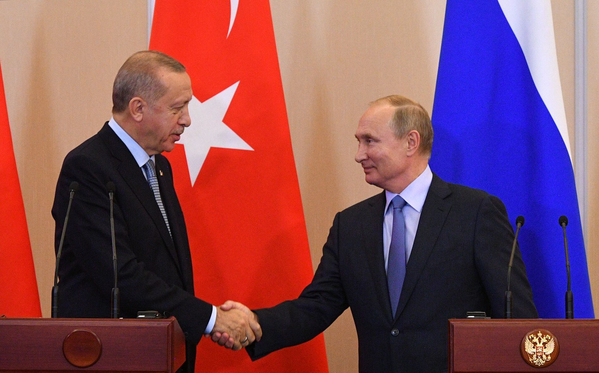 Presidente da Rússia, Vladimir Putin, e da Turquia, Recep Tayyip Erdogan, apresentam Acordo à imprensa, após sete horas de negociações em Sochi, na Rússia, em 22 de outubro de 2019 - Sputnik Brasil, 1920, 01.04.2022