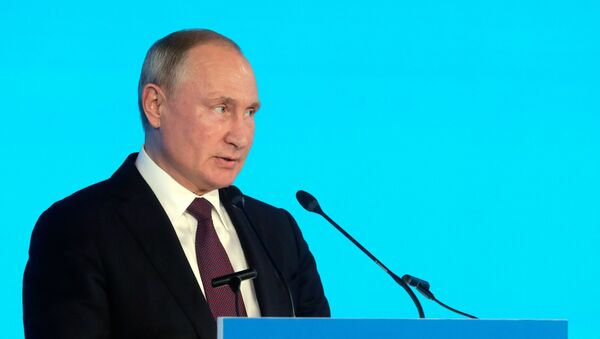 O presidente russo, Vladimir Putin, discursa durante cúpula Rússia-África, em Sochi.  - Sputnik Brasil