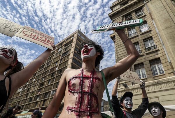 Manifestantes exigem liberdade de expressão e protestam contra a desigualdade social crescente no Chile - Sputnik Brasil