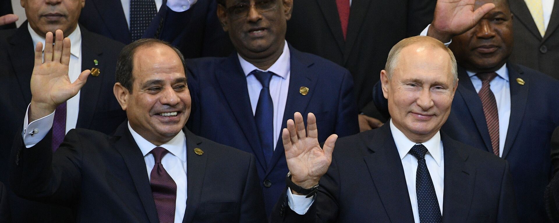 Foto de líderes reunidos no Fórum Rússia-África, com destaque para o presidente do Egito, Abdel Fattah al-Sisi, à esquerda, e para o presidente da Rússia, Vladimir Putin, à direita - Sputnik Brasil, 1920, 08.10.2022