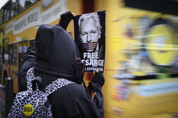 Ação de apoio a Julian Assange em Londres
 - Sputnik Brasil