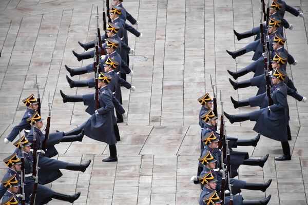 A última cerimônia deste ano de rendição da Guarda de Honra do Regimento Presidencial russo
 - Sputnik Brasil
