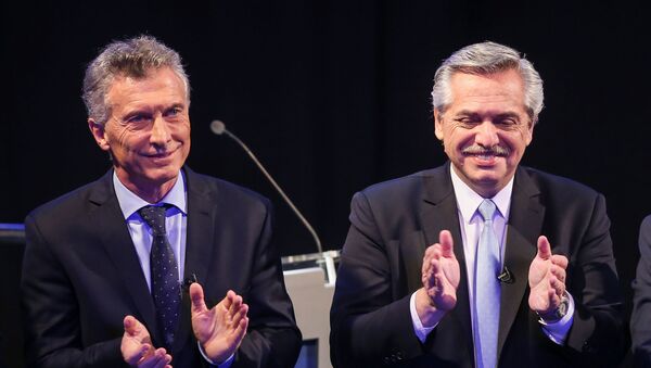 Mauricio Macri (à esquerda) e Alberto Fernandez (à direita) durante um debate presidencial, em 20 de outubro de 2019 - Sputnik Brasil