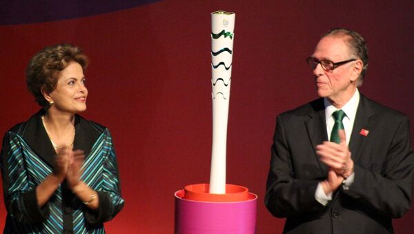 A presidente da República, Dilma Rousseff e o Presidente do Comitê Rio 2016, Carlos Arthur Nuzman participam de cerimônia para divulgar o modelo da Tocha Olímpica - Sputnik Brasil