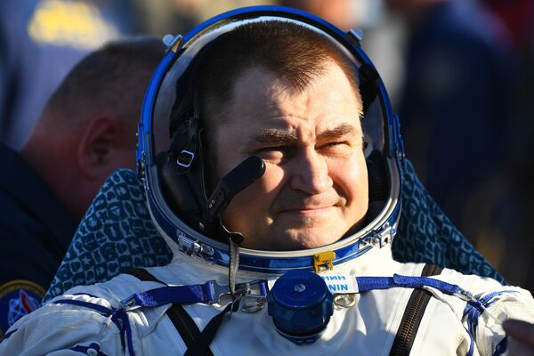 Cosmonauta da Roscosmos, Aleksei Ovchinin, após o desembarque do veículo de descida da nave tripulada Soyuz MS-12 - Sputnik Brasil