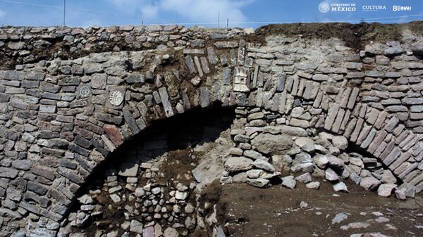 Túnel asteca encontrado no México - Sputnik Brasil