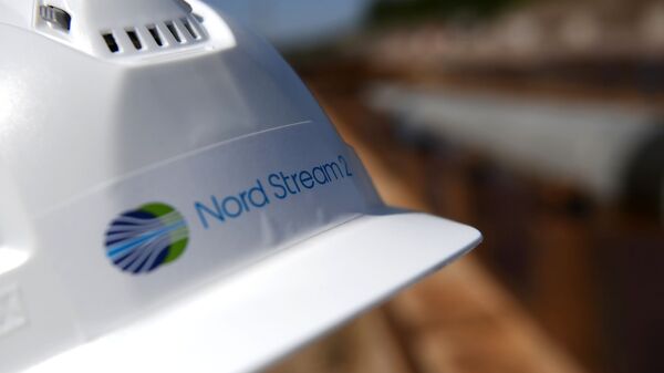 Capacete de trabalhador do projeto Nord Stream 2, em pátio na região de Leningrado. O gasoduto deve sair da costa russa em direção à Alemanha - Sputnik Brasil