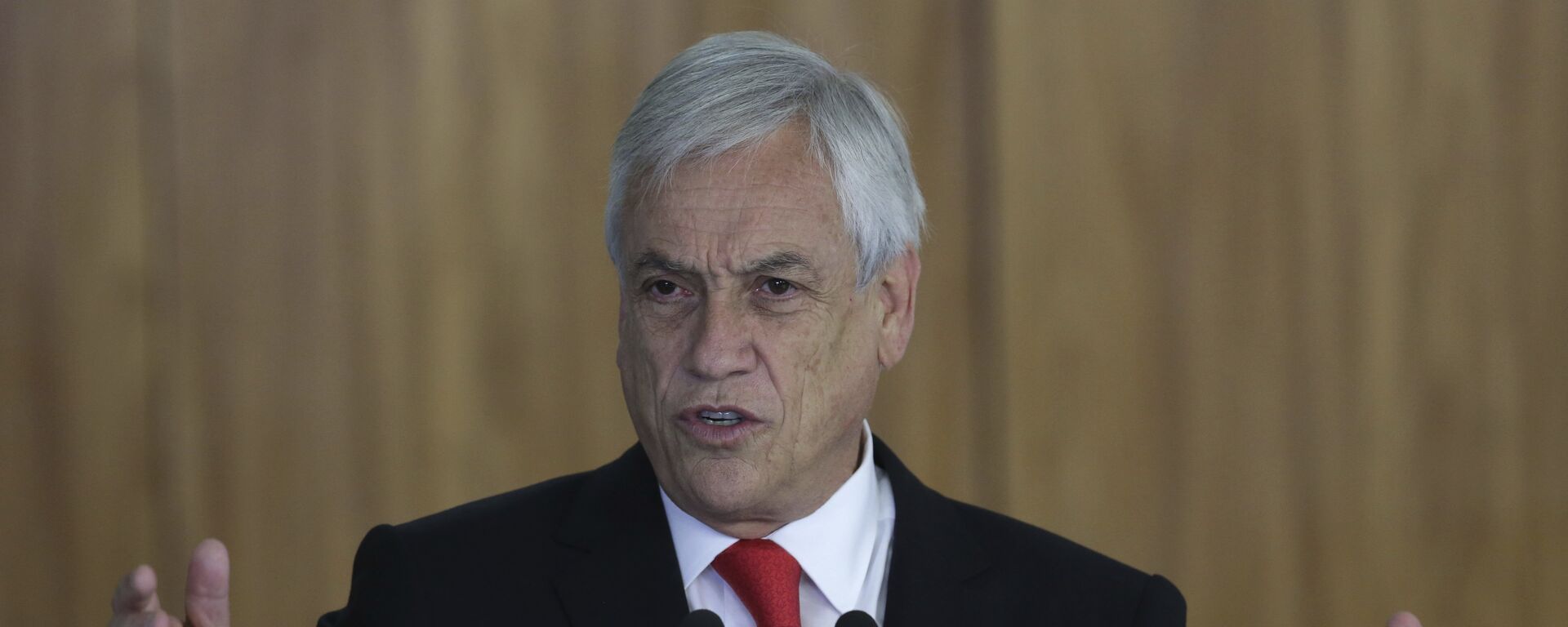 Sebastián Piñera, presidente do Chile, fala durante encontro com o então presidente do Brasil, Michel Temer, em Brasília, no dia 27 de abril de 2018. - Sputnik Brasil, 1920, 25.05.2020