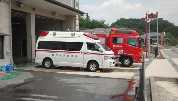 Ambulância e caminhão dos bombeiros no Japão - Sputnik Brasil
