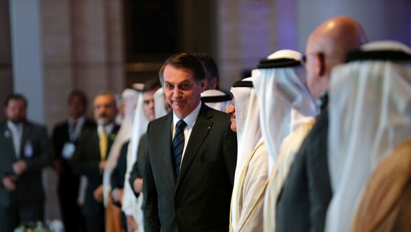 O presidente brasileiro, Jair Bolsonaro, no Fórum de Negócios Emirados Árabes Unidos-Brasil, em Abu Dhabi, Emirados Árabes, em 27 de outubro de 2019 - Sputnik Brasil