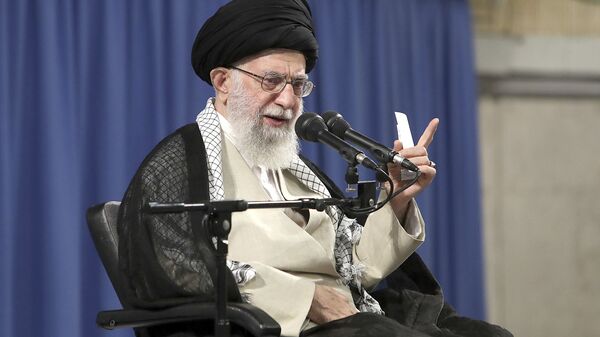 Líder supremo do Irã, aiatolá Ali Khamenei, discursa em Teerã, no Irã (foto der arquivo) - Sputnik Brasil