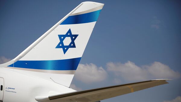 Bandeira israelense na cauda de um avião da companhia aérea El Al, no aeroporto Ben Gurion, em Tel Aviv, Israel - Sputnik Brasil