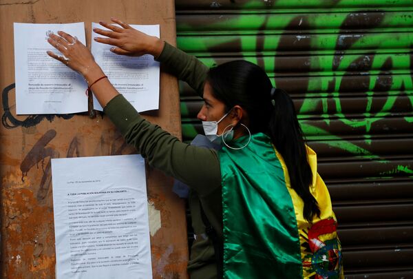 Столкновения между протестующими против нового избрания президентом Эво Моралеса и полицией, Боливия - Sputnik Brasil