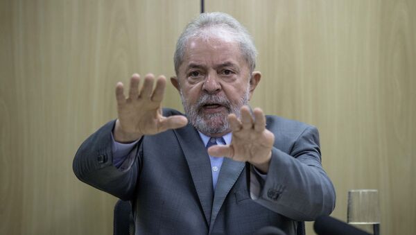 Ex-presidente Lula concede entrevista exclusiva à Folha e ao jornal El País, na sede da Polícia Federal, em Curitiba (PR), onde o petista está preso - Sputnik Brasil