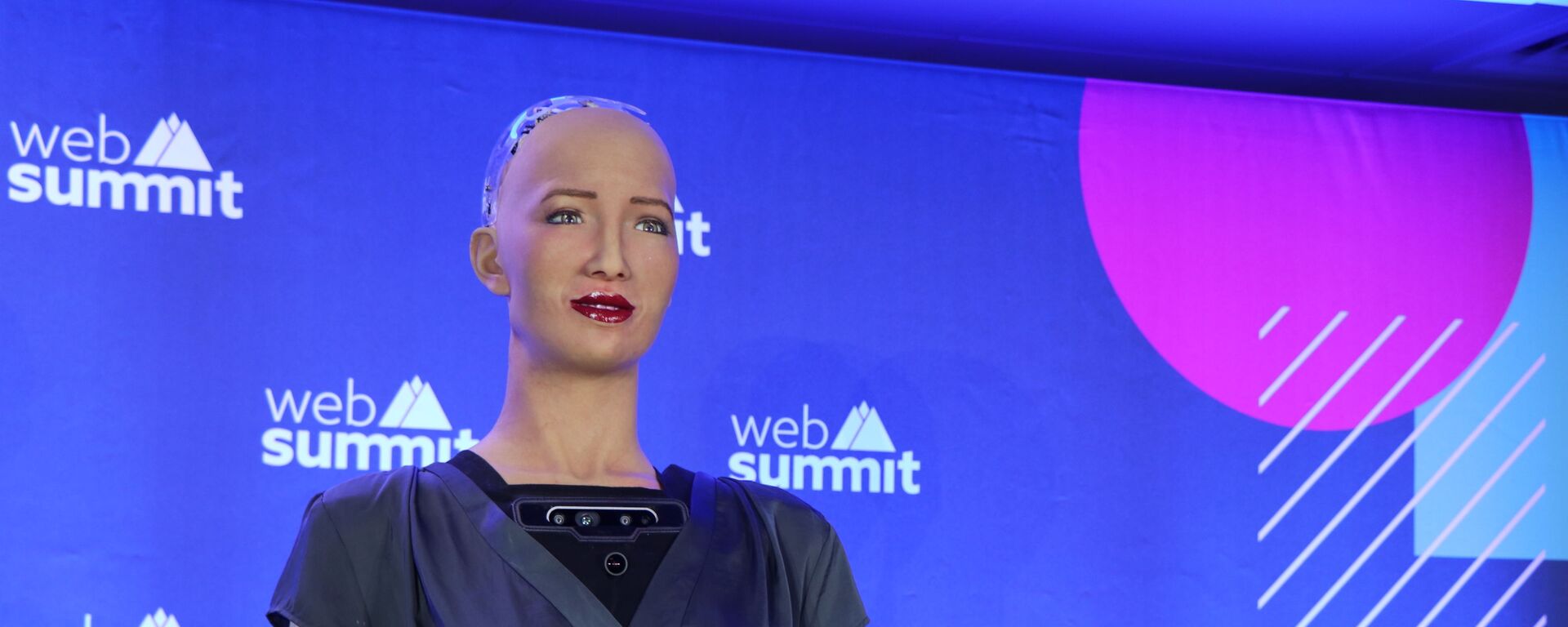 O Brasil é incrível, diz robô Sophia durante coletiva sobre inteligência artificial no Web Summit - Sputnik Brasil, 1920, 14.05.2023