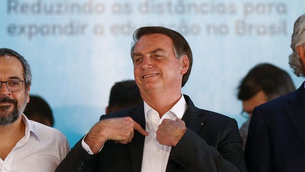 Presidente Jair Bolsonaro durante cerimônia de entrega de ônibus escolares em Goiânia - Sputnik Brasil