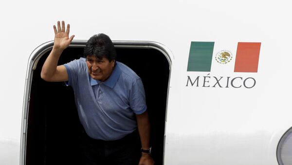 Ex-presidente boliviano Evo Morales desembarca no aeroporto da Cidade do México - Sputnik Brasil