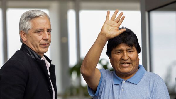Evo Morales chega ao México, aonde recebe asilo político,  em 12 de novembro de 2019 - Sputnik Brasil