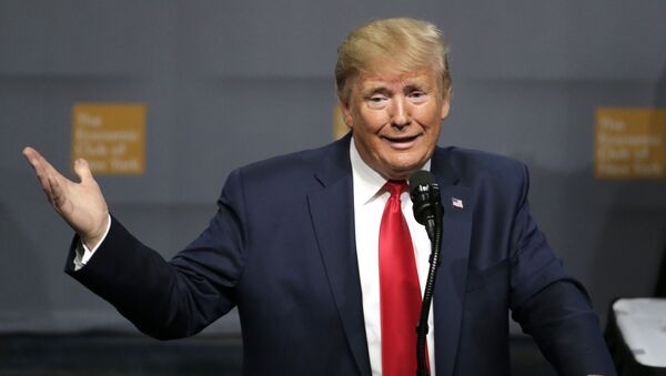 Presidente dos EUA, Donald Trump, discursa durante reunião do Clube Econômico de Nova York, em 13 de novembro de 2019 - Sputnik Brasil
