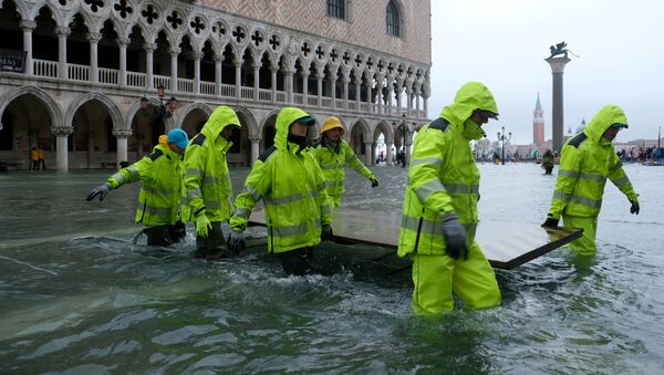 Praça de San Marco inundada após período de maré alta em Veneza, Itália - Sputnik Brasil