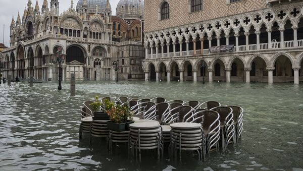 Praça de San Marco em Veneza durante inundação - Sputnik Brasil
