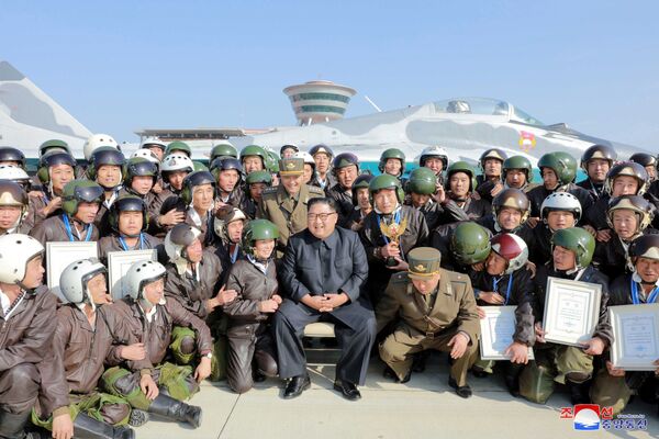 Líder Kim Jong-un supervisiona exercícios da Força Aérea da Coreia do Norte
 - Sputnik Brasil