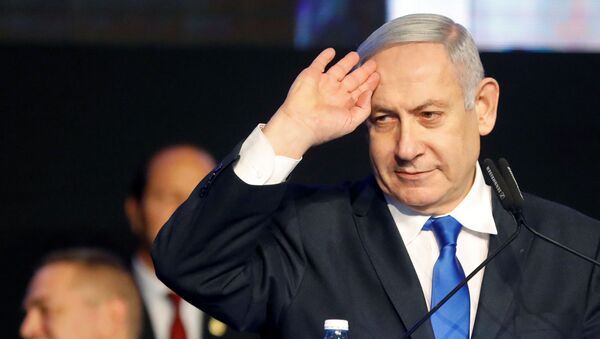 Primeiro ministro de Israel, Benjamin Netanyahu se pronuncia a membros do seu partido enquanto tenta negociar uma coalisão para seguir no comando de Israel, em 17 de novembro de 2019 - Sputnik Brasil