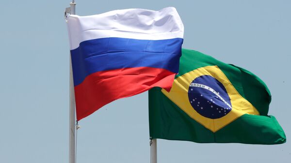 Bandeiras da Rússia e do Brasil - Sputnik Brasil