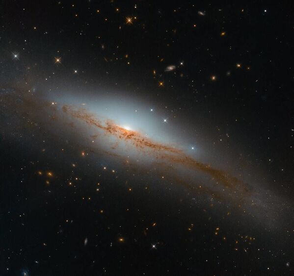 Galáxia espiral NGC 3749 com a linha de emissão - Sputnik Brasil