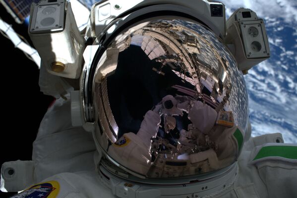 Primeira foto do astronauta italiano Luca Parmitano desde o espaço profundo - Sputnik Brasil