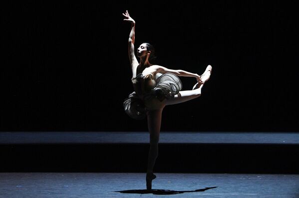 Ana Turazashvili em uma cena de balé no palco do Teatro Bolshoi, em Moscou, Rússia - Sputnik Brasil